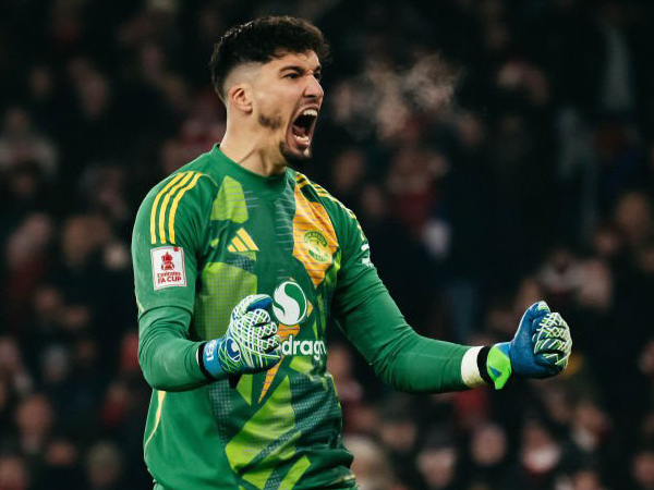 Altay Bayindir Hepi Usai Bantu Manchester United Kalahkan Arsenal