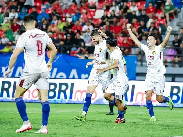 Pemain Persik Kediri merayakan gol ke gawang Bali United