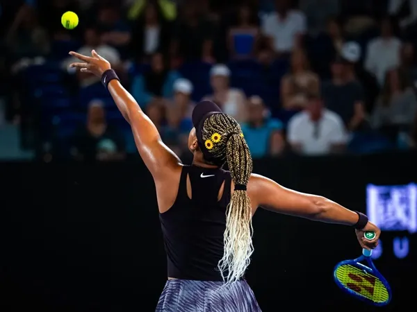 Naomi Osaka Kirim Pesan “Cerah” Dengan Outfit di Melbourne