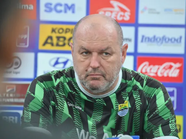 Duel Tim Subur, Pelatih Persib Prediksi Laga Berjalan Menarik