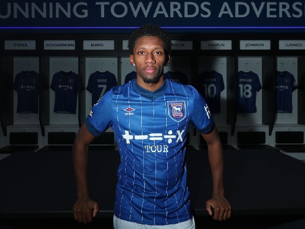 Ipswich Town Resmi Rekrut Jaden Philogene dari Aston Villa