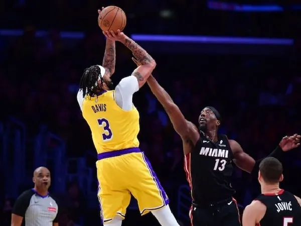 JJ Redick Sebut Anthony Davis Bermain Luar Bisa