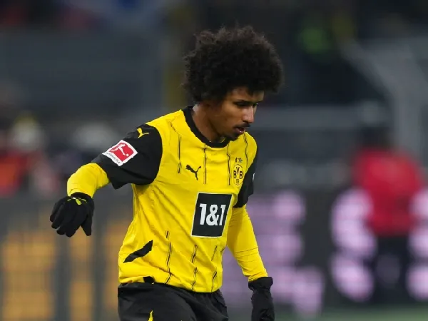 Chelsea ingin menambah daya gedor dengan mendatangkan Karim Adeyemi
