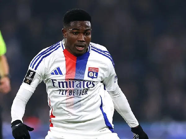 Everton sedang mengincar winger Lyon, Ernest Nuamah