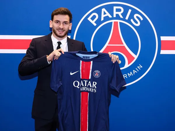 Khvicha Kvaratskhelia Hepi Tuntaskan Kepindahannya ke PSG