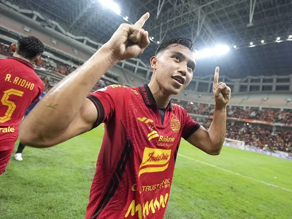 Gelandang Persija Jakarta, Rayhan Hannan mencetak gol ke gawang Persita Tangerang
