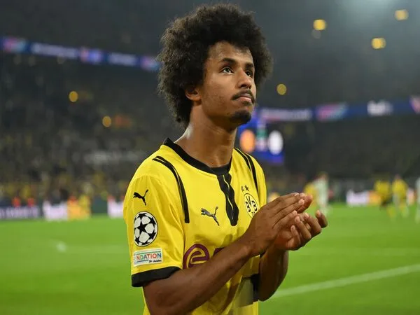 Gara-gara tak kunjung menemui kesepakatan dengan MU soal Alejandro Garnacho, Napoli diberitakan mulai beralih ke winger milik Borussia Dortmund yaitu Karim Adeyemi / via Getty Images