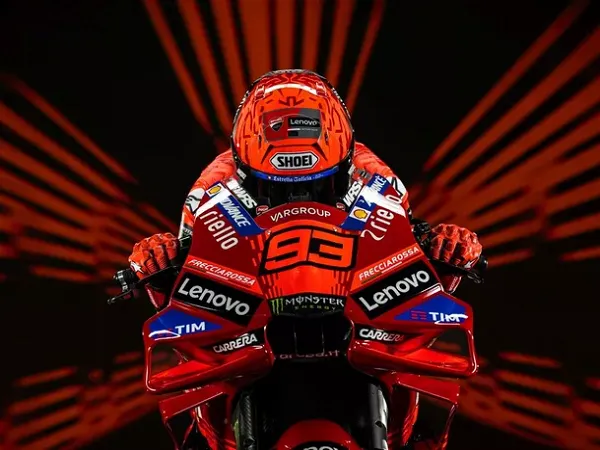 Gigi Dall'Igna ekstra hati-hati dalam kembangan Desmosedici GP25.