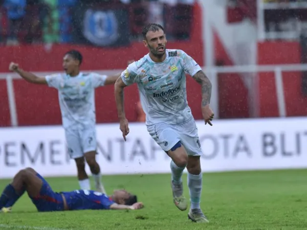 Bangkit Usai Telan Kekalahan, Tyronne Puji Mentalitas Persib