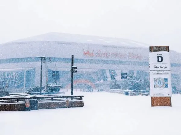 Badai tersebut menimbulkan salju setinggi 10 inci kaki, terbanyak yang pernah dilihat New Orleans sejak 1895, menurut Layanan Cuaca Nasional. (Foto: AP)