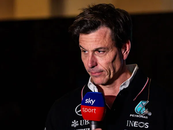 Toto Wolff punya rencana jangka panjang untuk Russell dan Antonelli.
