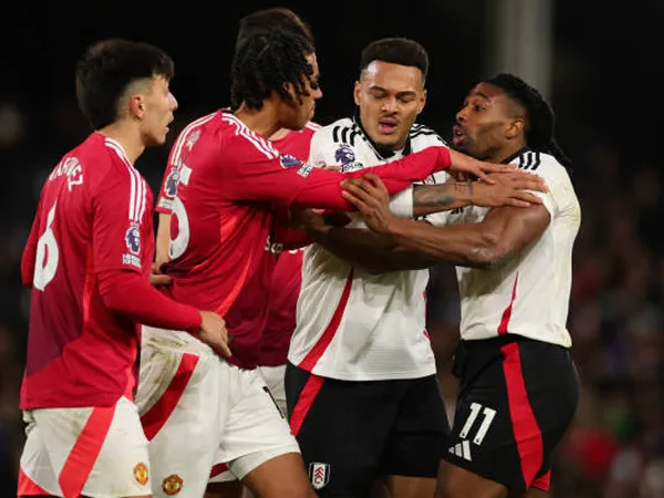 Lisandro Martinez Dikritik 'Kotor' Usai Tekel Dua Kaki Pada Adama Traore