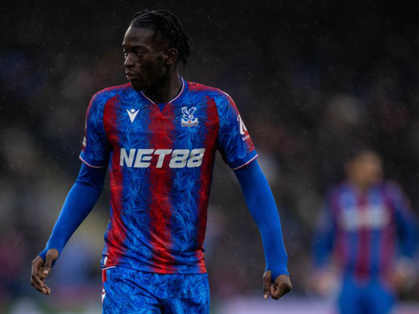 Oliver Glasner Puji Performa Romain Esse Saat Hadapi Brentford
