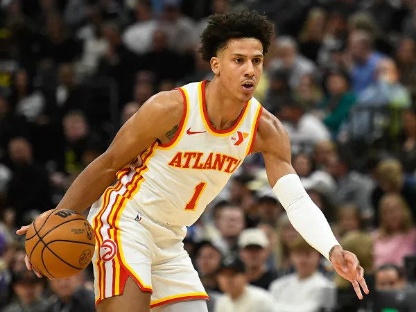 Jalen Johnson tutup musim lebih cepat usai derita cedera bahu.
