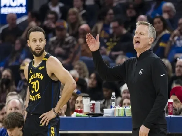 Stephen Curry Frustasi dengan Strategi dan Keputusan Steve Kerr