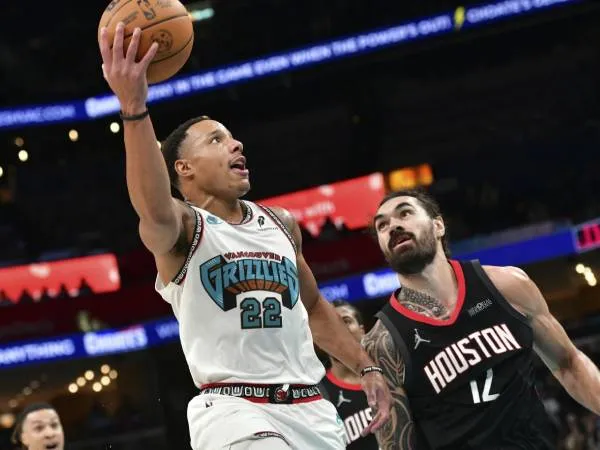 Desmond Bane (kiri) mencetak 24 poin saat Memphis Grizzlies meraih kemenangan 120-119 atas tim tamu Houston Rockets pada hari Kamis (30/1) malam.