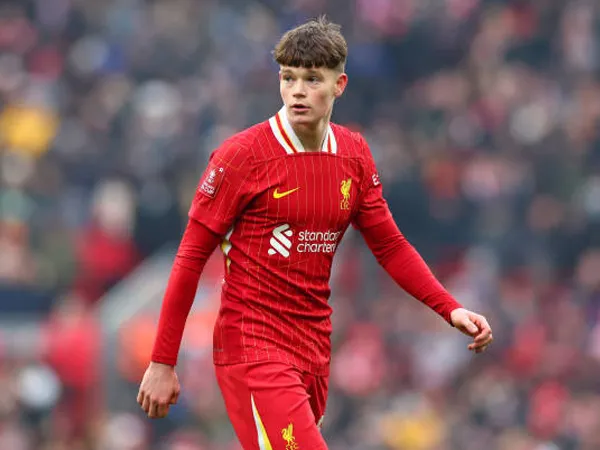 Liverpool Tunda Keputusan Peminjaman James McConnell dan Jayden Danns