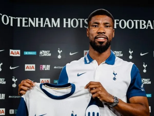 Tottenham resmi pinjam Kevin Danso dari Lens