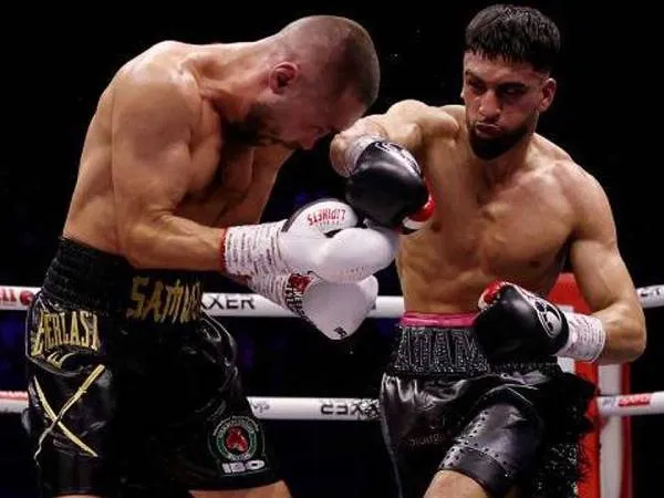 Adam Azim Hentikan Sergey Lipinets, Rebut Gelar Welter Junior IBO