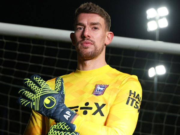 Ipswich Town Resmi Rekrut Alex Palmer dari West Brom