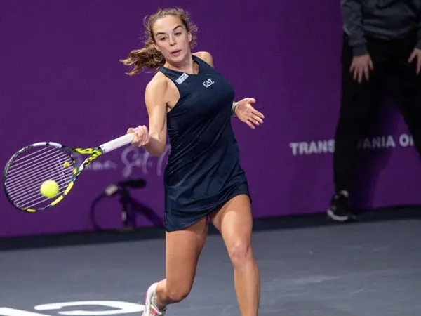 Lucia Bronzetti Menang Telak Atas Simona Halep Di Cluj-Napoca