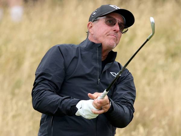 Phil Mickelson Mundur Dari Turnamen Pembukaan LIV Golf Karena Cedera