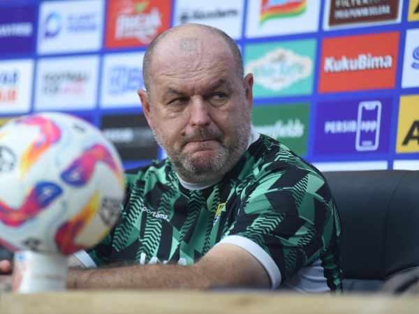 Digempur Nyaris 90 Menit, Lini Belakang Persib Dipuji Pelatih