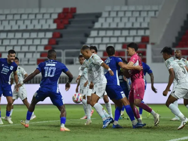 Persib meraih kemenangan tipis 1-0 atas PSIS