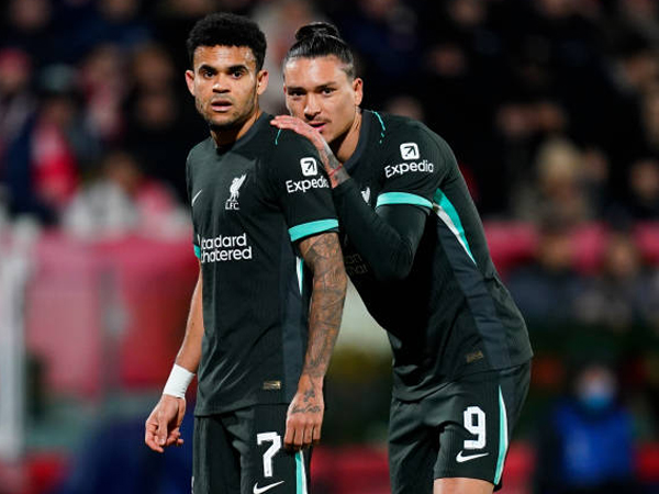 Darwin Nunez dan Luis Diaz Beri 'Kado' Spesial untuk Pemain Plymouth