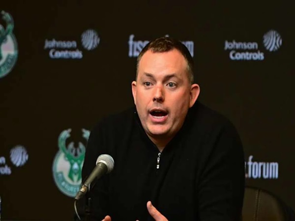 Manajer Umum Bucks Akui Tidak Mudah Lepas Middleton