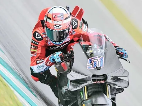 Michele Pirro bimbang dalam kembangkan Desmosedici GP25.