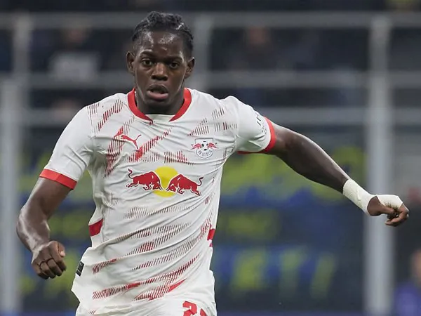 MU Siap Bersaing dengan Real Madrid Demi Dapatkan Castello Lukeba