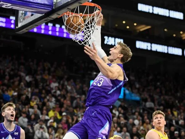 Lauri Markkanen mencetak 32 poin saat Utah Jazz mengalahkan tim tamu Los Angeles Lakers 131-119 pada Rabu (12/2) malam di Salt Lake City. (Foto: AP)