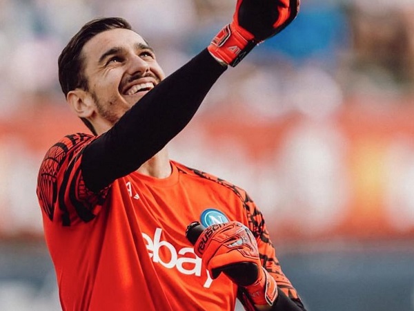 Napoli Hampir Capai Kesepakatan Kontrak Baru dengan Alex Meret