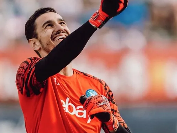 Napoli Hampir Capai Kesepakatan Kontrak Baru dengan Alex Meret