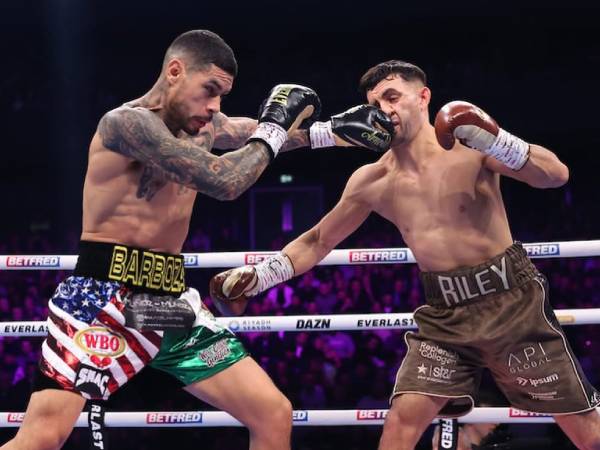 Arnold Barboza Jr Menang Angka Atas Jack Catterall Di Manchester