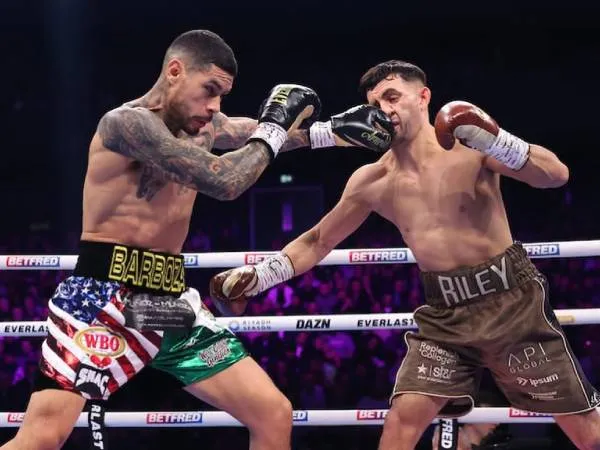 Arnold Barboza Jr Menang Angka Atas Jack Catterall Di Manchester