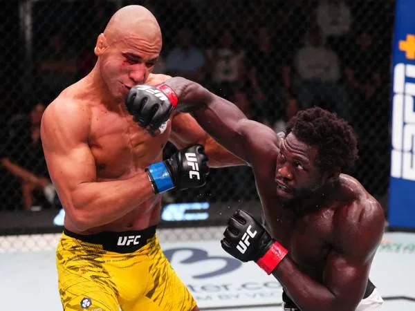 Jared Cannonier (kanan) dan Gregory Rodrigues. (Foto: Fight TV)