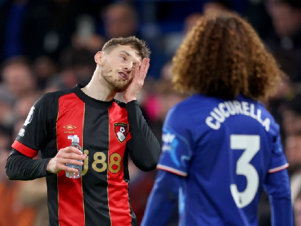 Howard Webb Bela Keputusan Rob Jones Tidak Mengusir David Brooks