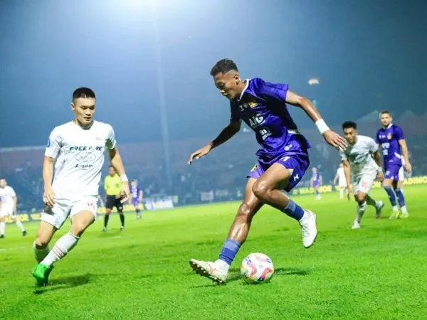 Persik Kediri saat menghadapi Persis Solo di laga terakhir