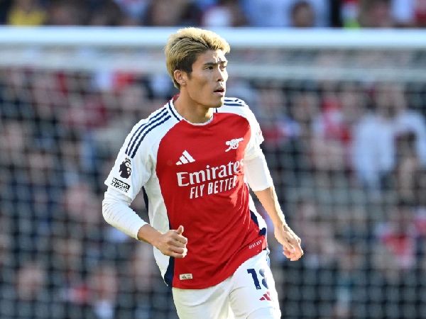 Cedera Parah, Takehiro Tomiyasu Diperkirakan Absen hingga Akhir Tahun