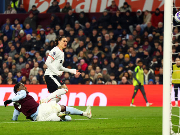 Buang Peluang Emas, Robbie Fowler Kecam Kegagalan Darwin Nunez