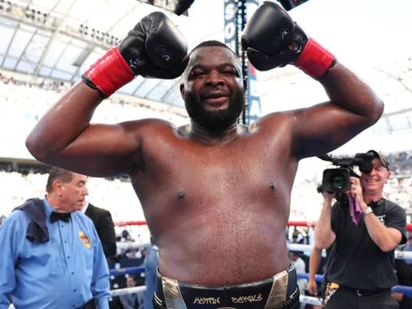 Mengenal Martin Bakole, Pengganti Telat Dubois Untuk Lawan Joseph Parker