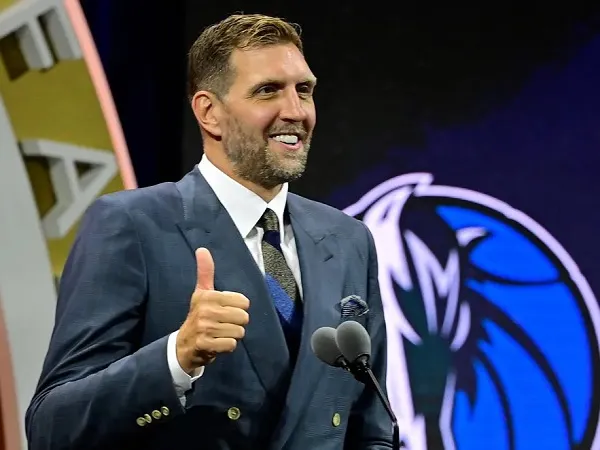 Luka Doncic terus dapat support dari Dirk Nowitzki.