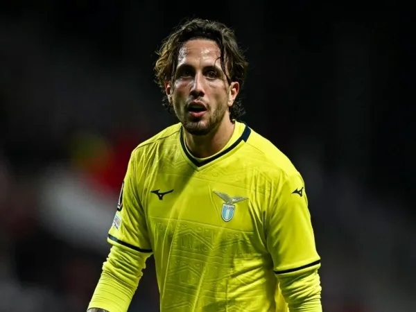 Defender terpinggirkan Lazio