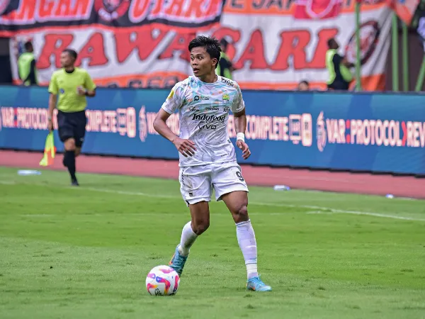 Bek kiri Persib, Edo Febriansah