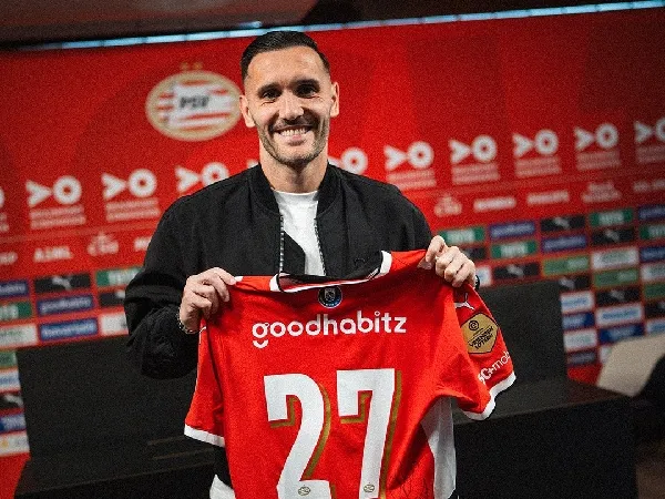 Lucas Perez bergabung dengan PSV Eindhoven dengan status bebas transfer
