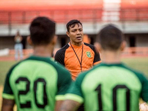 Bejo Sugiantoro Berpulang, Uston Nawawi Kenang Memori Indah di Persebaya