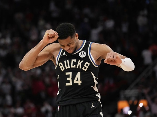 Giannis Antetokounmpo Tak Masalah Dapat Pelanggaran Keras Thompson