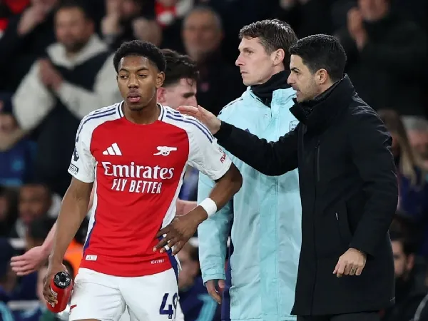 Myles Lewis-Skelly dan manajer Arsenal, Mikel Arteta